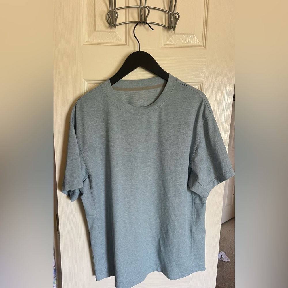 lululemon Relaxed Fit Train Tee Short Sleeve Medium Heathered Breeze Blue
